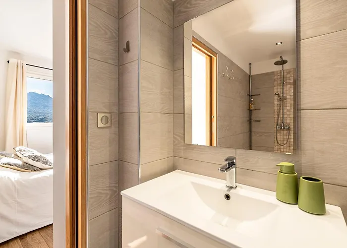 Ferienhaus La Crique - Piscine Vue Montagne Climatise