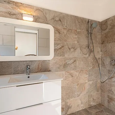 La Crique - Piscine Vue Montagne Climatise 펜션 *